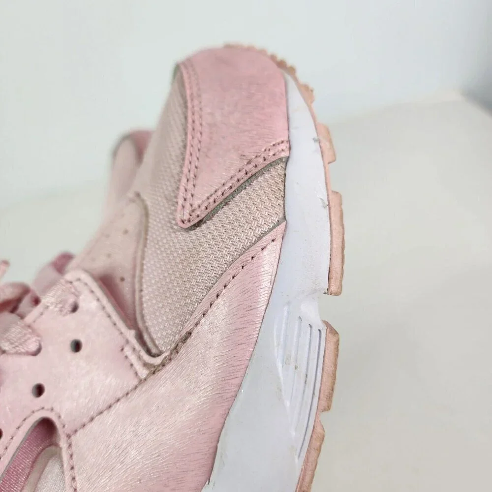 Nike Huarache Run‎ SE Youth Size 7Y Prism Pink Athletic Shoes 904538-600